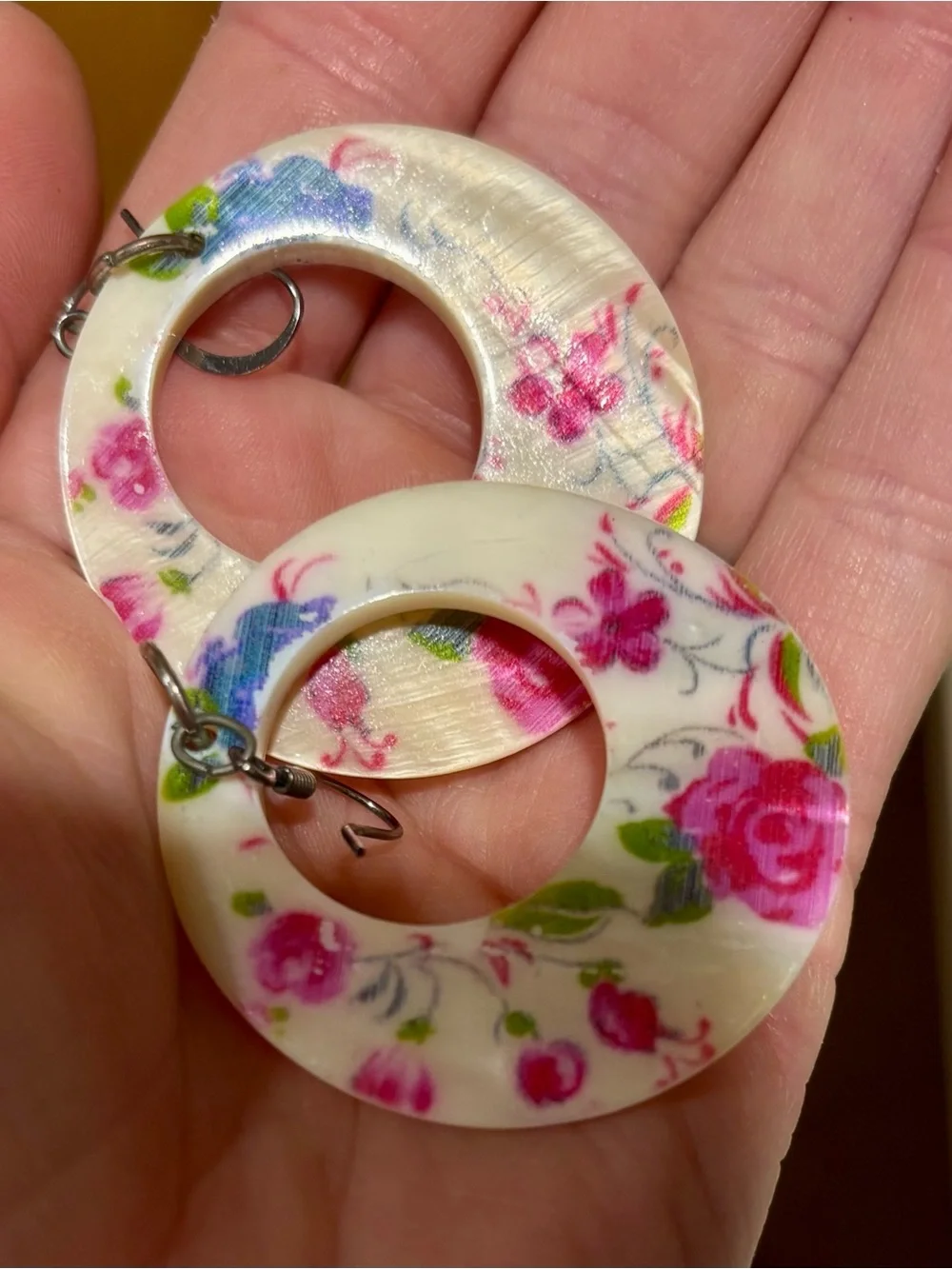Vintage Mother of Pearl Floral Shell Hoop Earrings Shabby Cottagecore Boho 90s